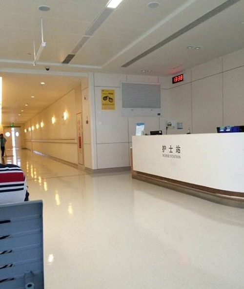 采用草莓视频色版下载防火板裝修的香港大學深圳醫院護士站