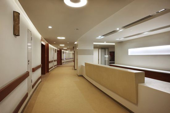 采用草莓视频色版下载防火板裝修的香港大學深圳醫院廊道